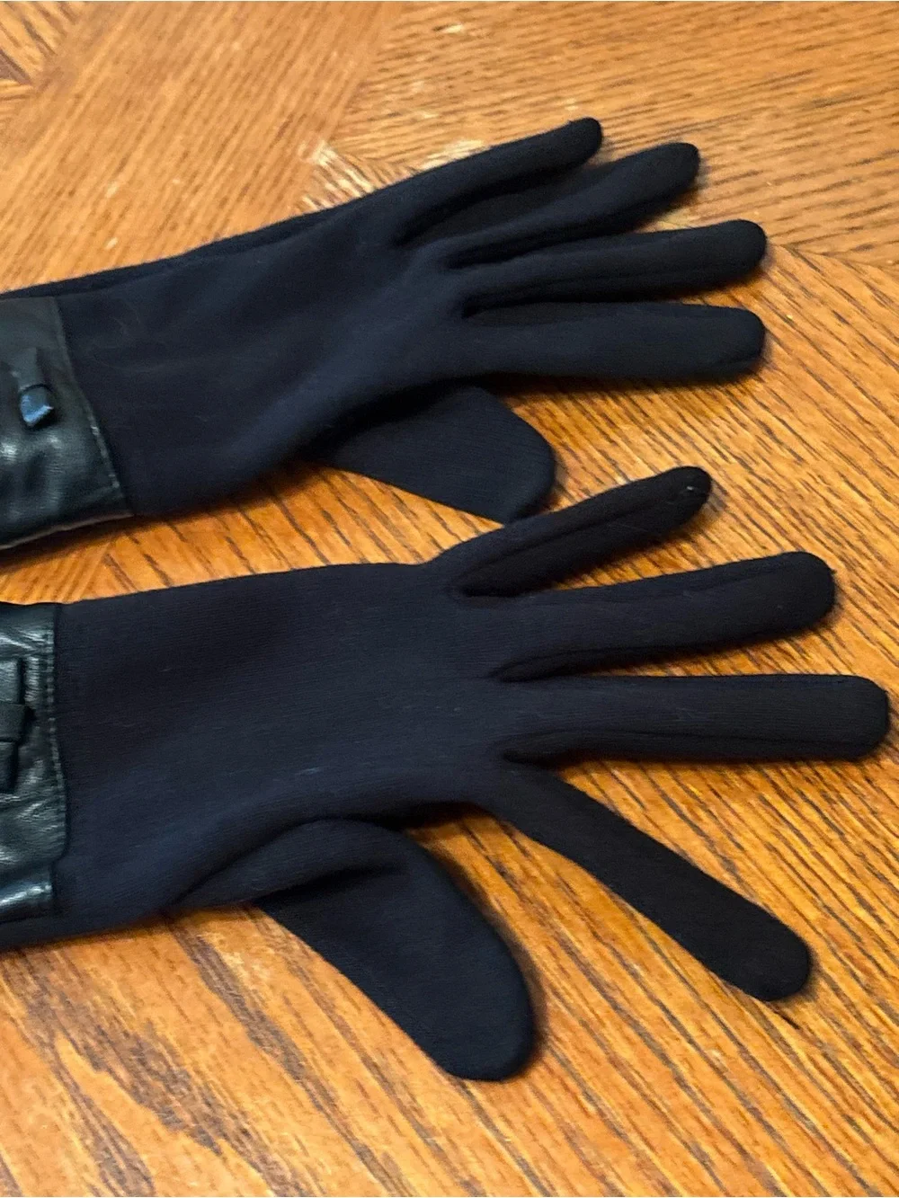 Black Tech Stretch Gloves Faux Leather Bow Lace Trim Fleece Lined Touchscreen
